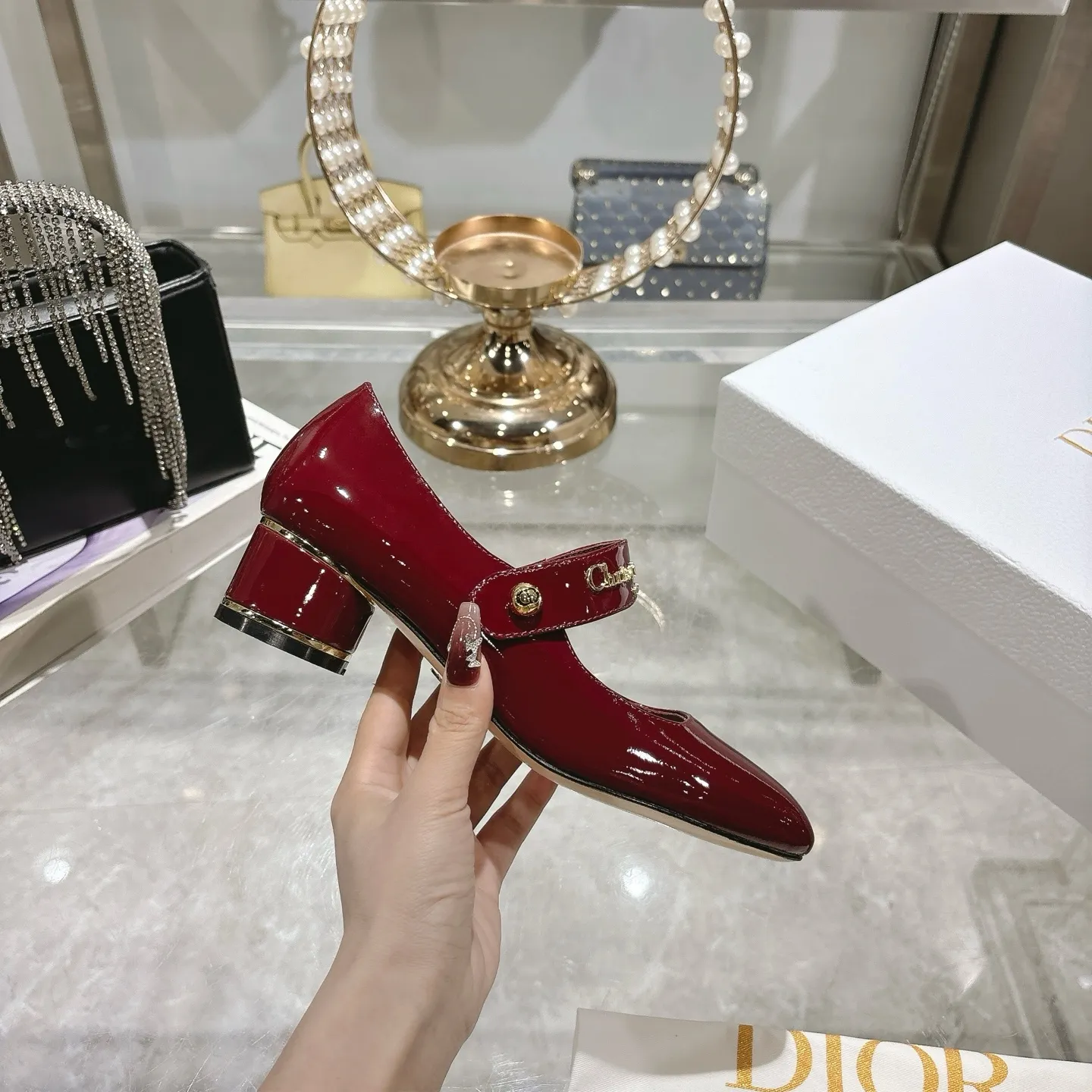 💕💕Factory direct selling price p560💕💕 💕25ss early spring new Dior Dior D-My hardware letter square toe high heels 👠This My Dior high heels are a new product in the 2025 spring and summer ready-to-wear series, showing exquisite elegance. Carefully crafted from cow leather, it is embellished with gold buckles and a metallic Christian Dior Paris logo, making it highly recognizable and highlighting Dior's extraordinary craftsmanship. Graphic style heels complement each other, making the fashionable design more elegant. Upper: cow patent leather. Inner foot pad: sheepskin. Sole: Italian genuine leather outsole. Heel height: 4cm 7.5cm. Size: 35-39 (34.40.41. Customized items are non-refundable)